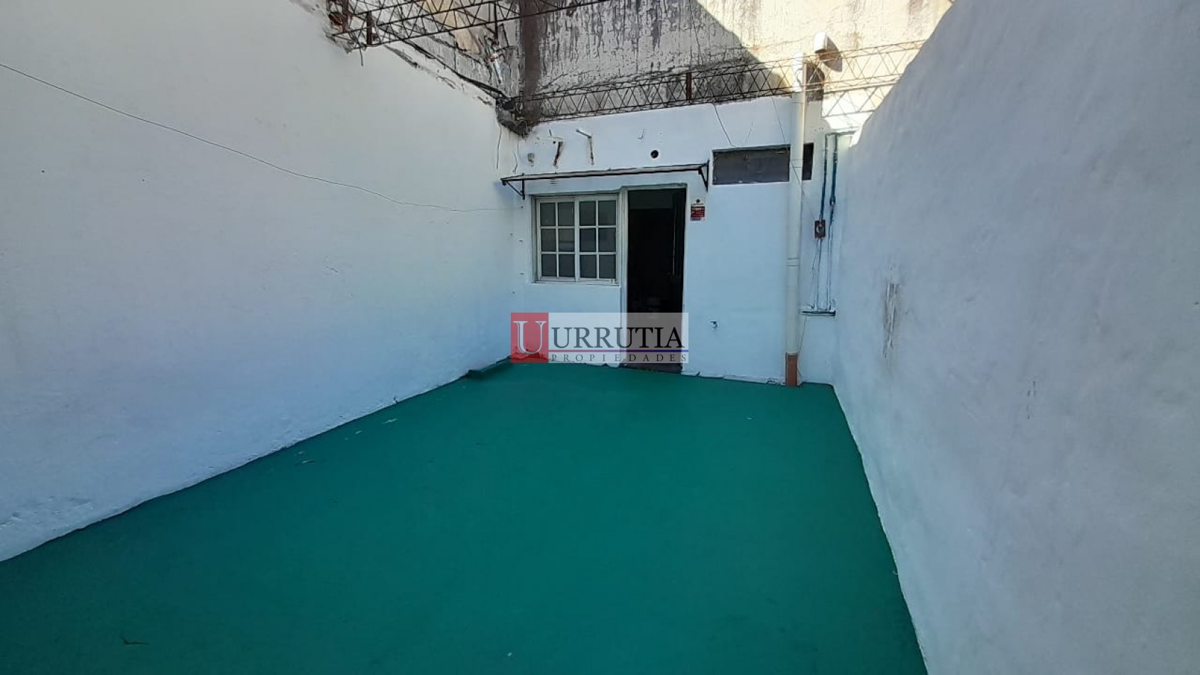 OFICINA 2 AMB C/2 PATIOS + DEPOSITO/COCHERAS.