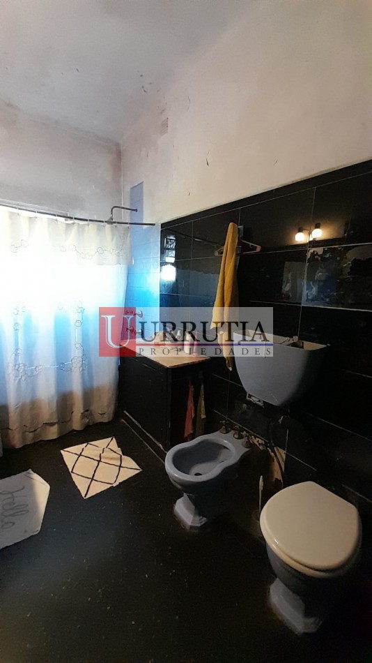 TERRENO DE 348M2 CON CHALET 6 AMB EN 2 PLANTAS. EXCELENTE UBICACION.