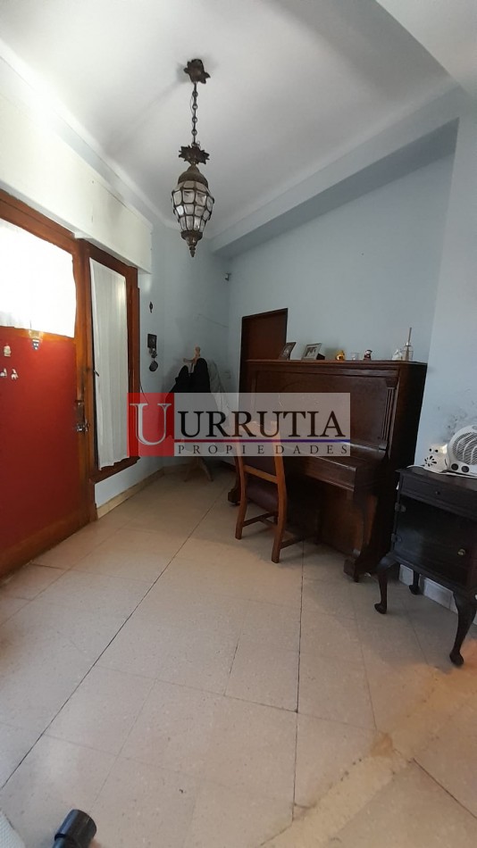 TERRENO DE 348M2 CON CHALET 6 AMB EN 2 PLANTAS. EXCELENTE UBICACION.