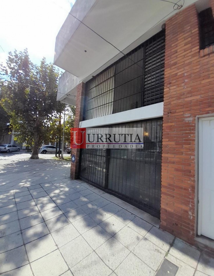 Oficina/Local en esquina 2 plantas + espacio aereo. POSIBILIDADES DE AMPLIACION!