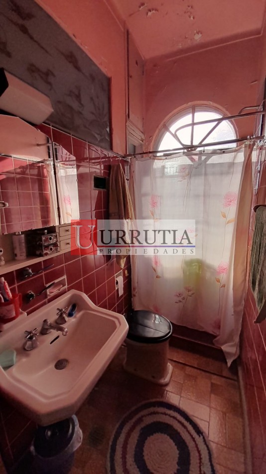 TERRENO DE 348M2 CON CHALET 6 AMB EN 2 PLANTAS. EXCELENTE UBICACION.