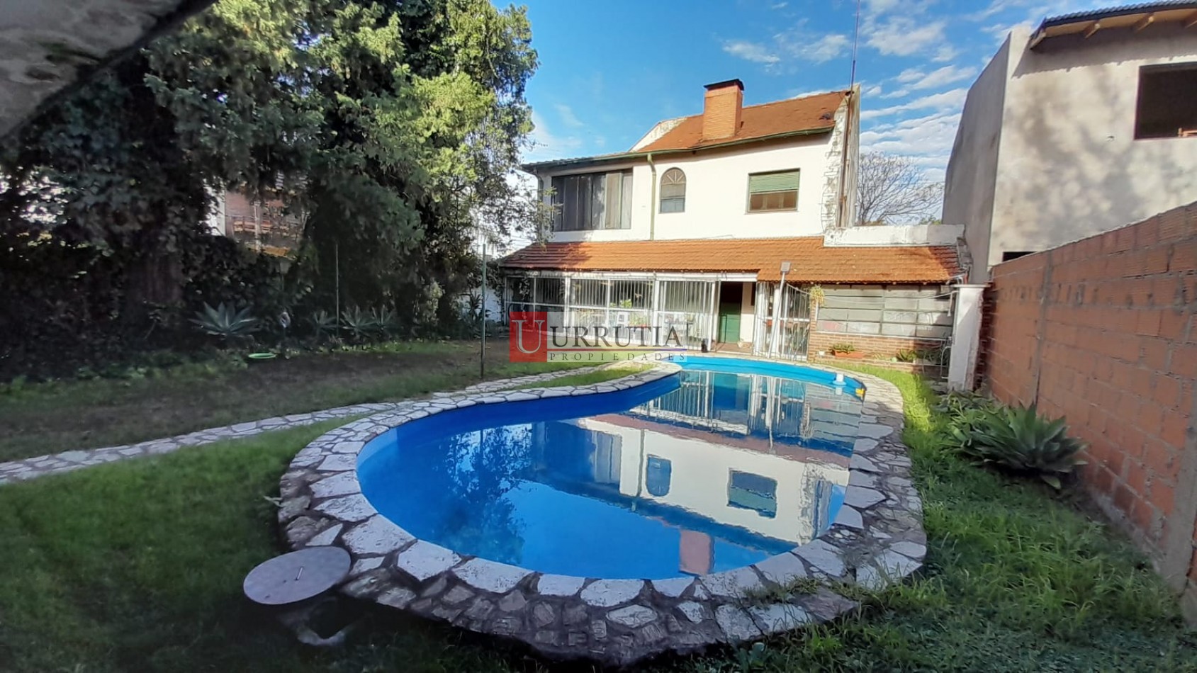 TERRENO DE 348M2 CON CHALET 6 AMB EN 2 PLANTAS. EXCELENTE UBICACION.