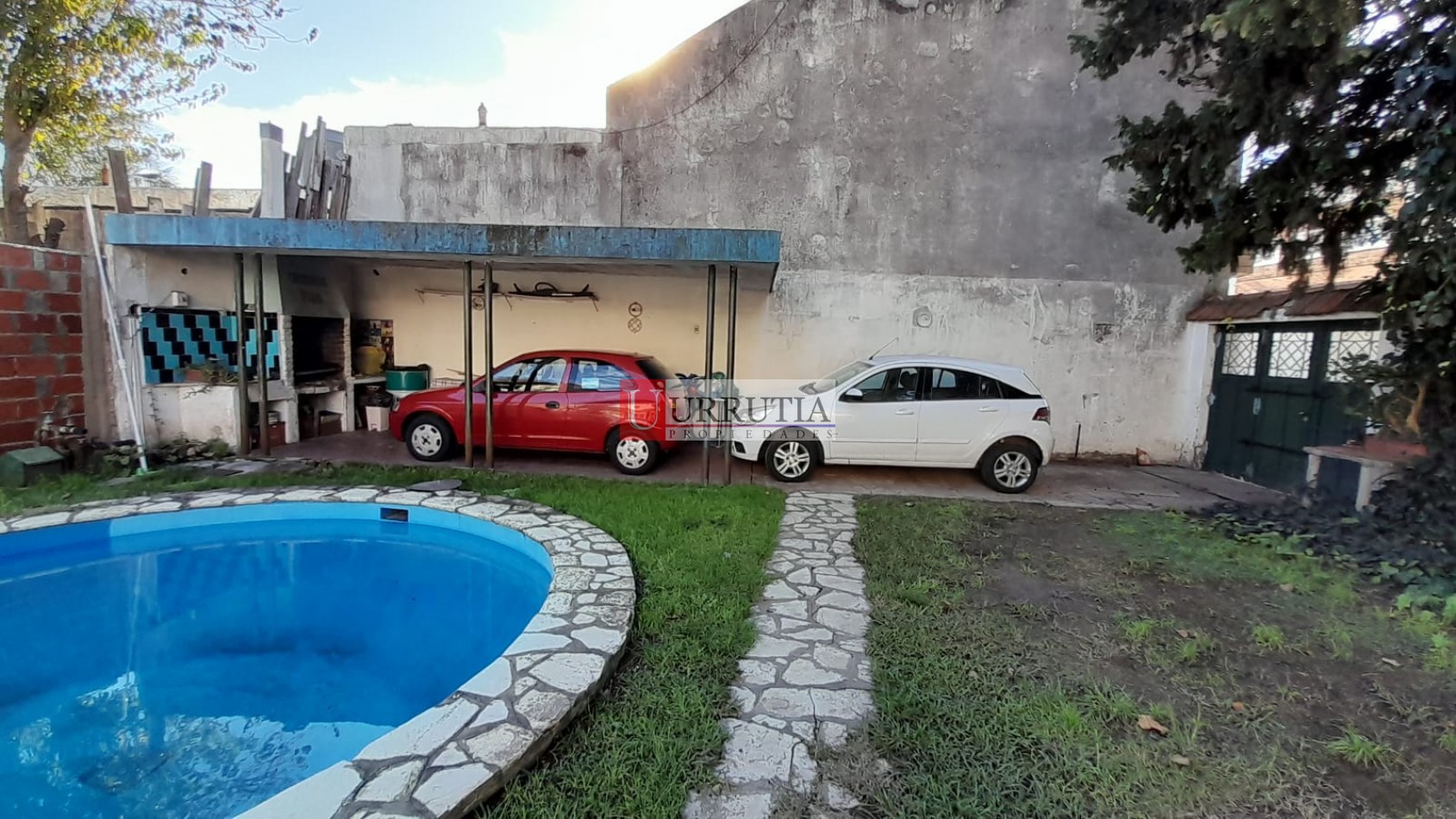 TERRENO DE 348M2 CON CHALET 6 AMB EN 2 PLANTAS. EXCELENTE UBICACION.