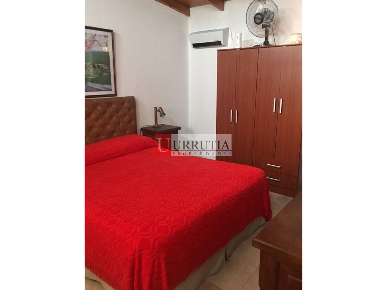 DUPLEX DE 3 AMB CON PATIO Y COCHERA. IMPECABLE ESTADO.