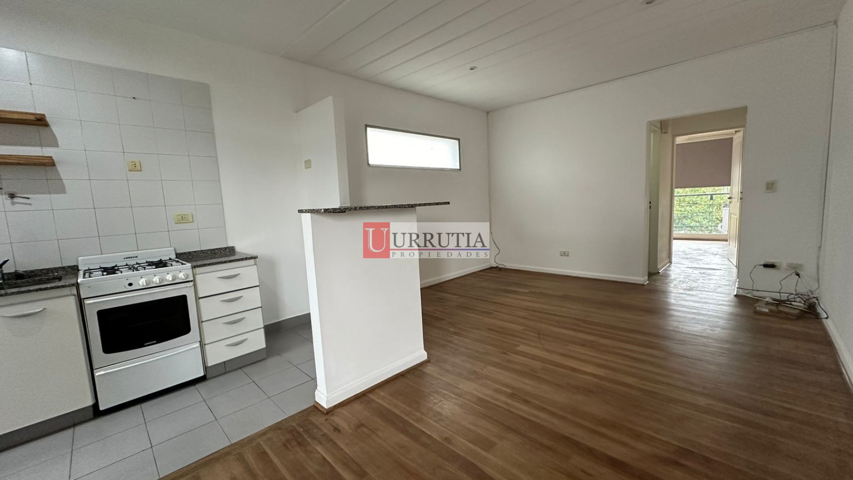 Departamento en Alquiler. Inmejorable ubicacion. Con balcon y cochera