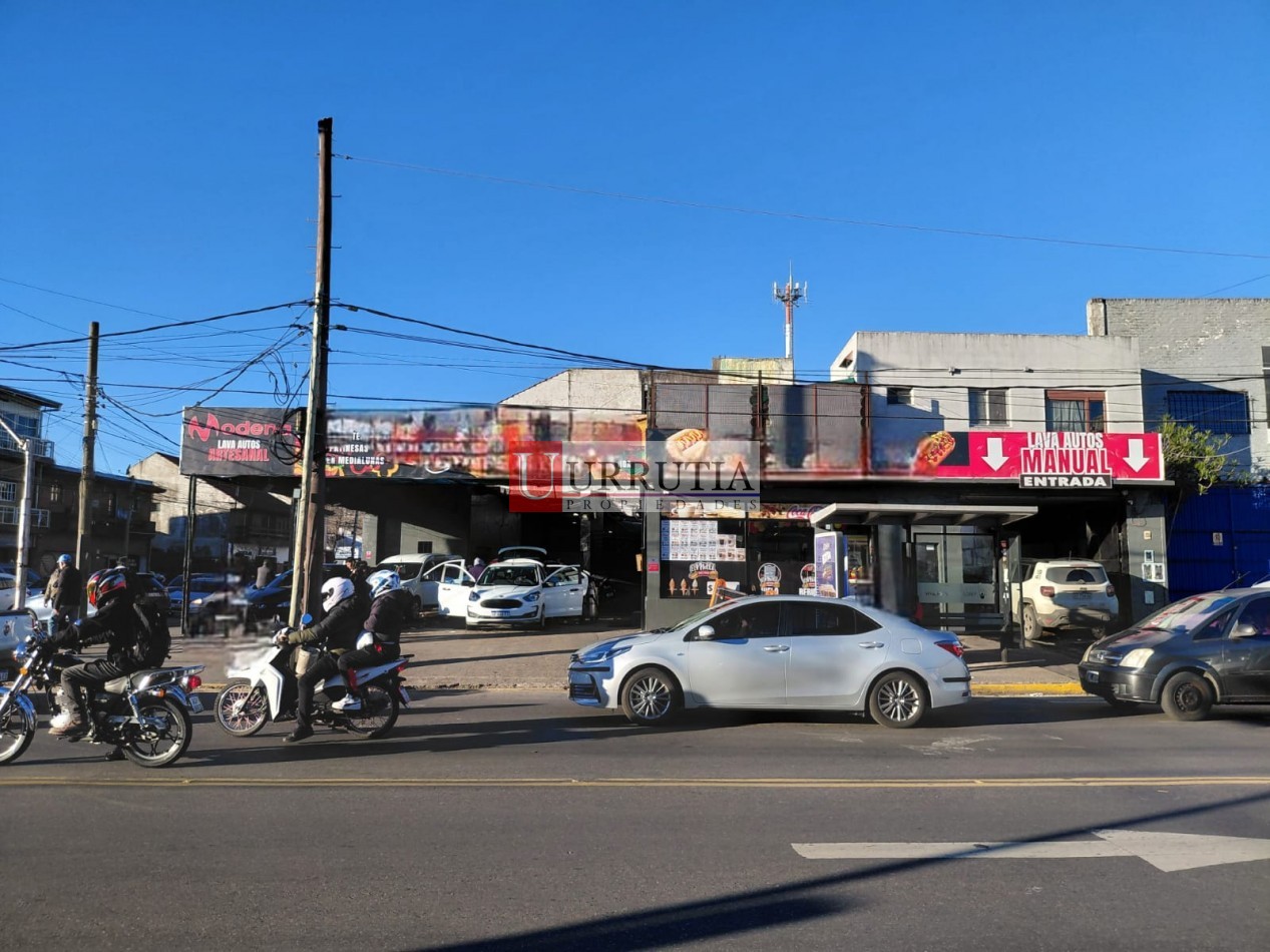 VENTA EN BLOCK. 2 locales comerciales + depto/oficina 3 amb.