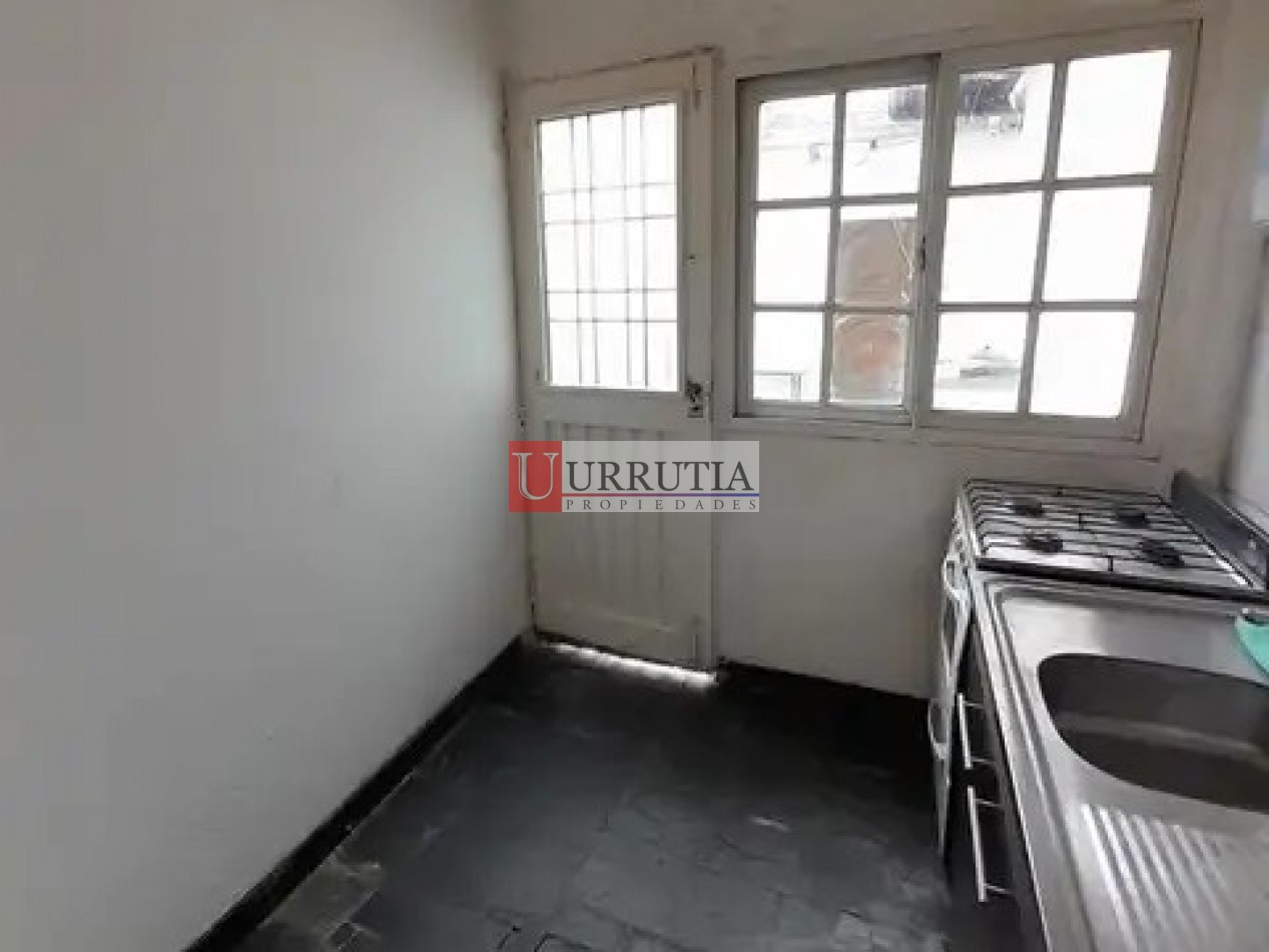 OFICINA 2 AMB C/2 PATIOS + DEPOSITO/COCHERAS.