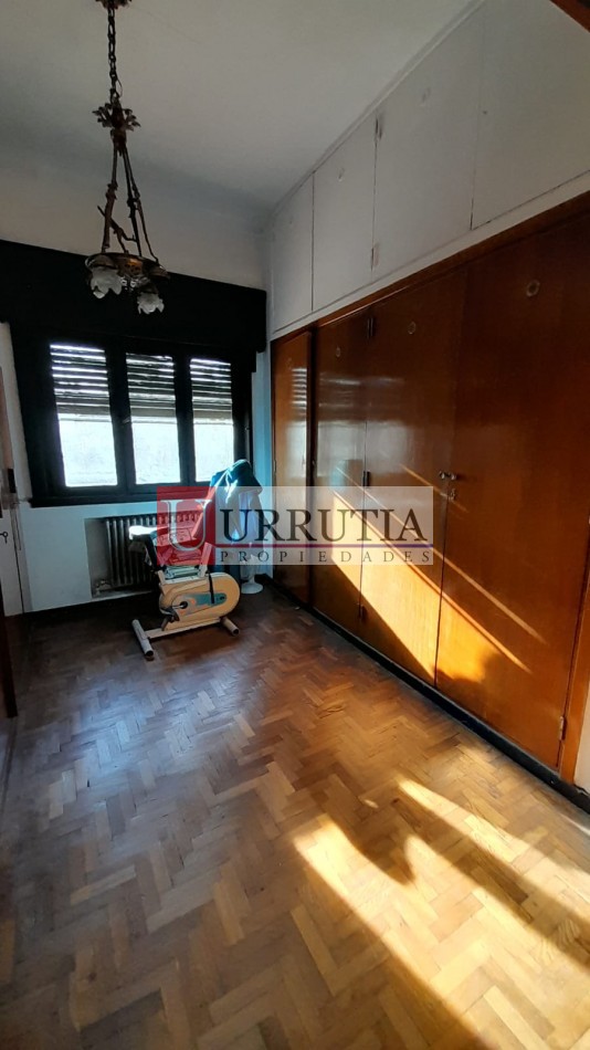 TERRENO DE 348M2 CON CHALET 6 AMB EN 2 PLANTAS. EXCELENTE UBICACION.
