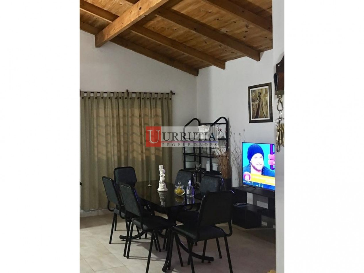 DUPLEX DE 3 AMB CON PATIO Y COCHERA. IMPECABLE ESTADO.