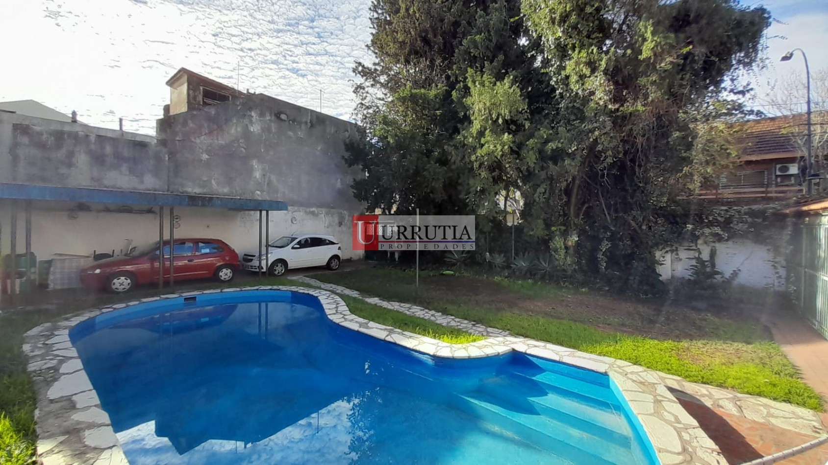 TERRENO DE 348M2 CON CHALET 6 AMB EN 2 PLANTAS. EXCELENTE UBICACION.