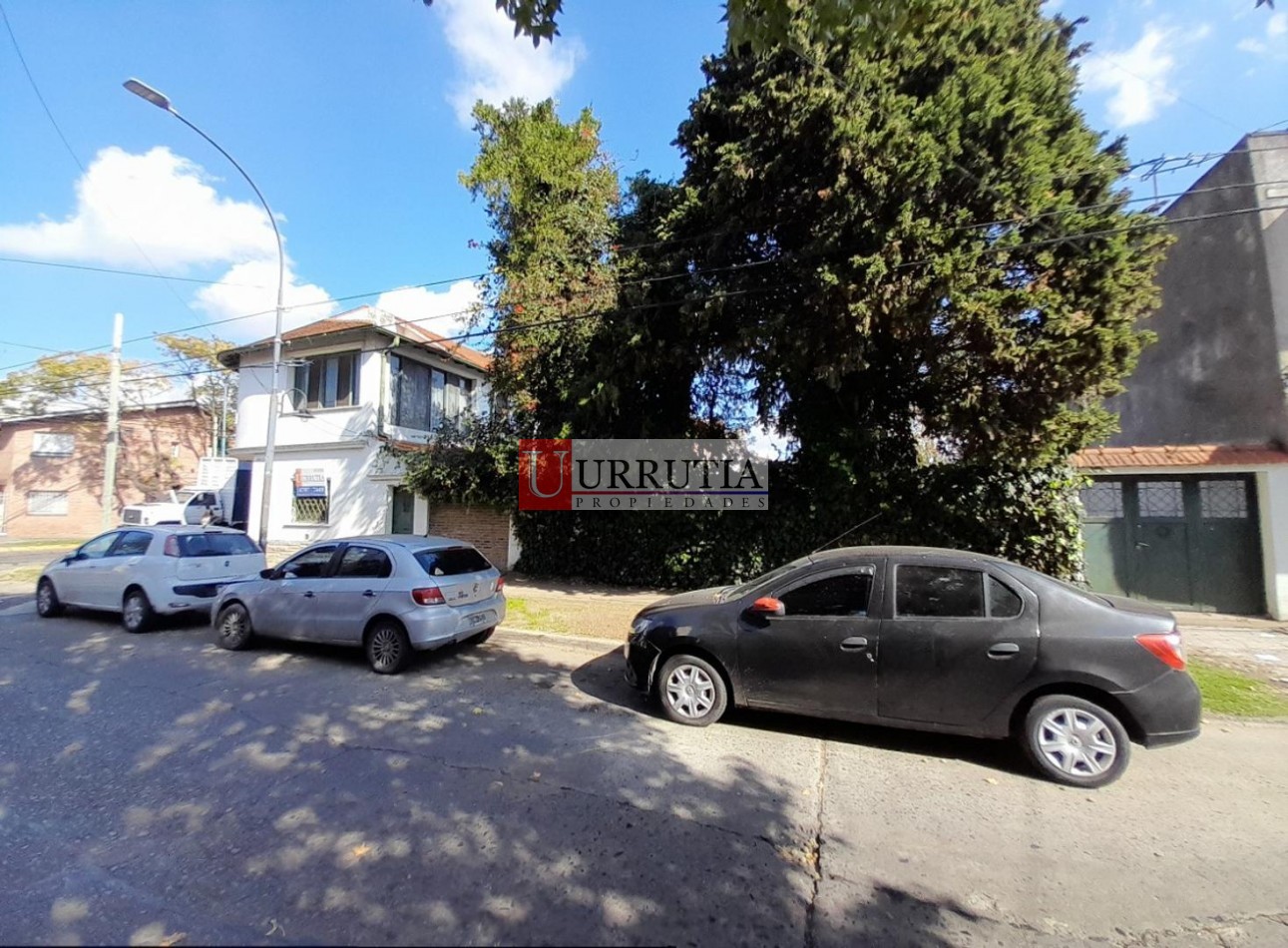 TERRENO DE 348M2 CON CHALET 6 AMB EN 2 PLANTAS. EXCELENTE UBICACION.