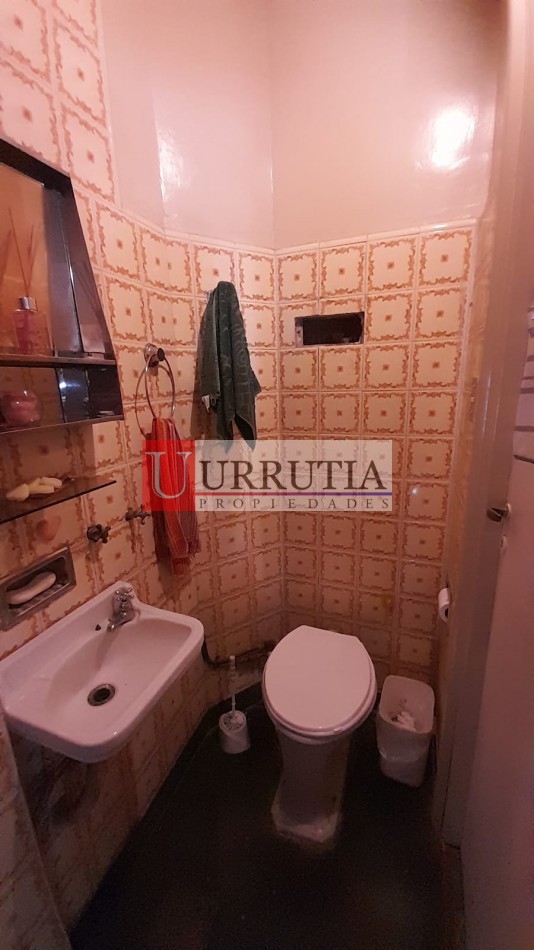 TERRENO DE 348M2 CON CHALET 6 AMB EN 2 PLANTAS. EXCELENTE UBICACION.