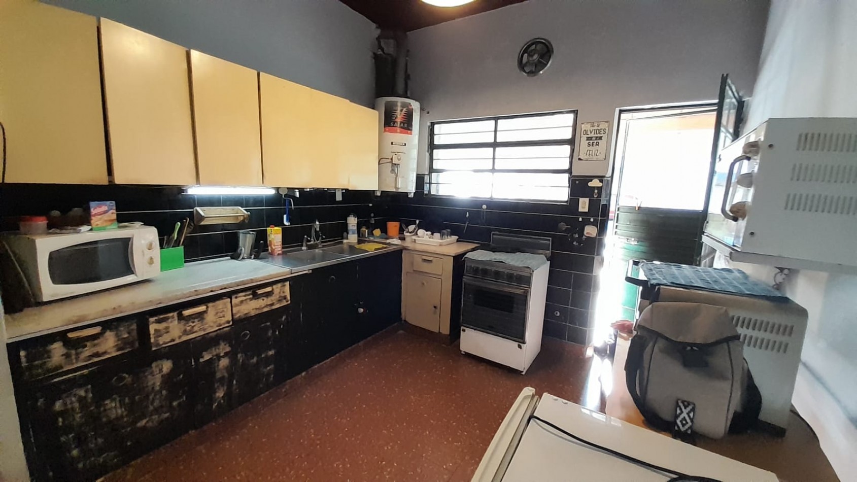 CHALET 6 AMB EN 2 PLANTAS S/LOTE DE 348M2. EXCELENTE UBICACION.