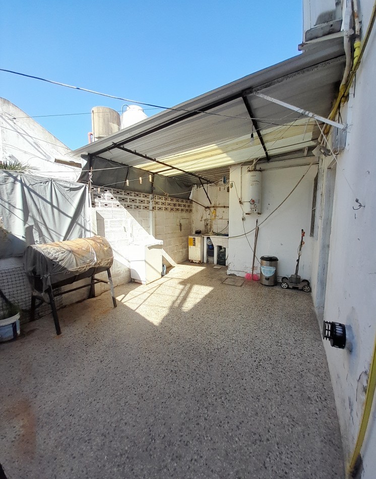 Casa Multifamiliar En 2 Plantas. Apto Profesional.