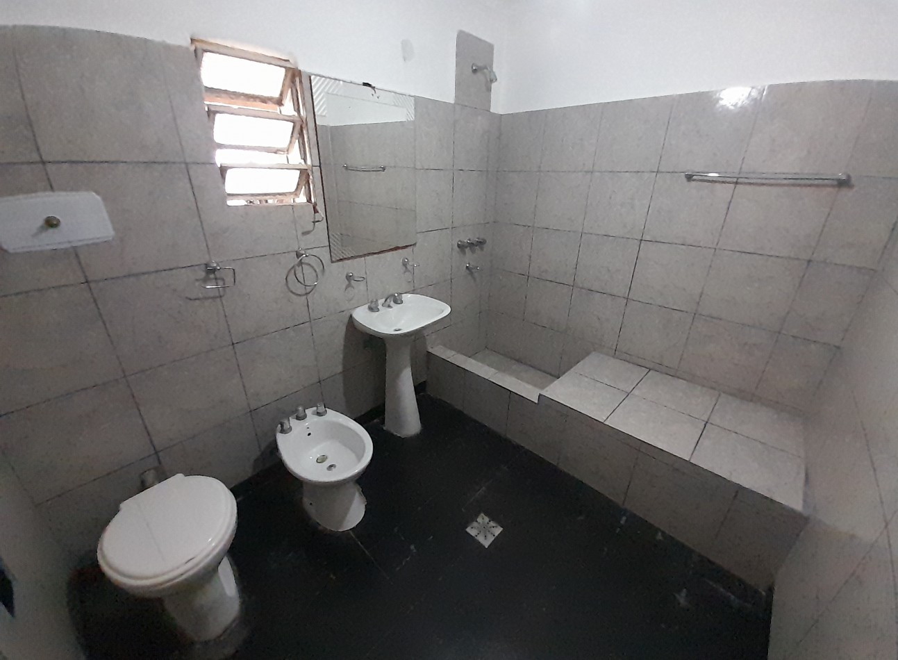Casa Multifamiliar En 2 Plantas. Apto Profesional.