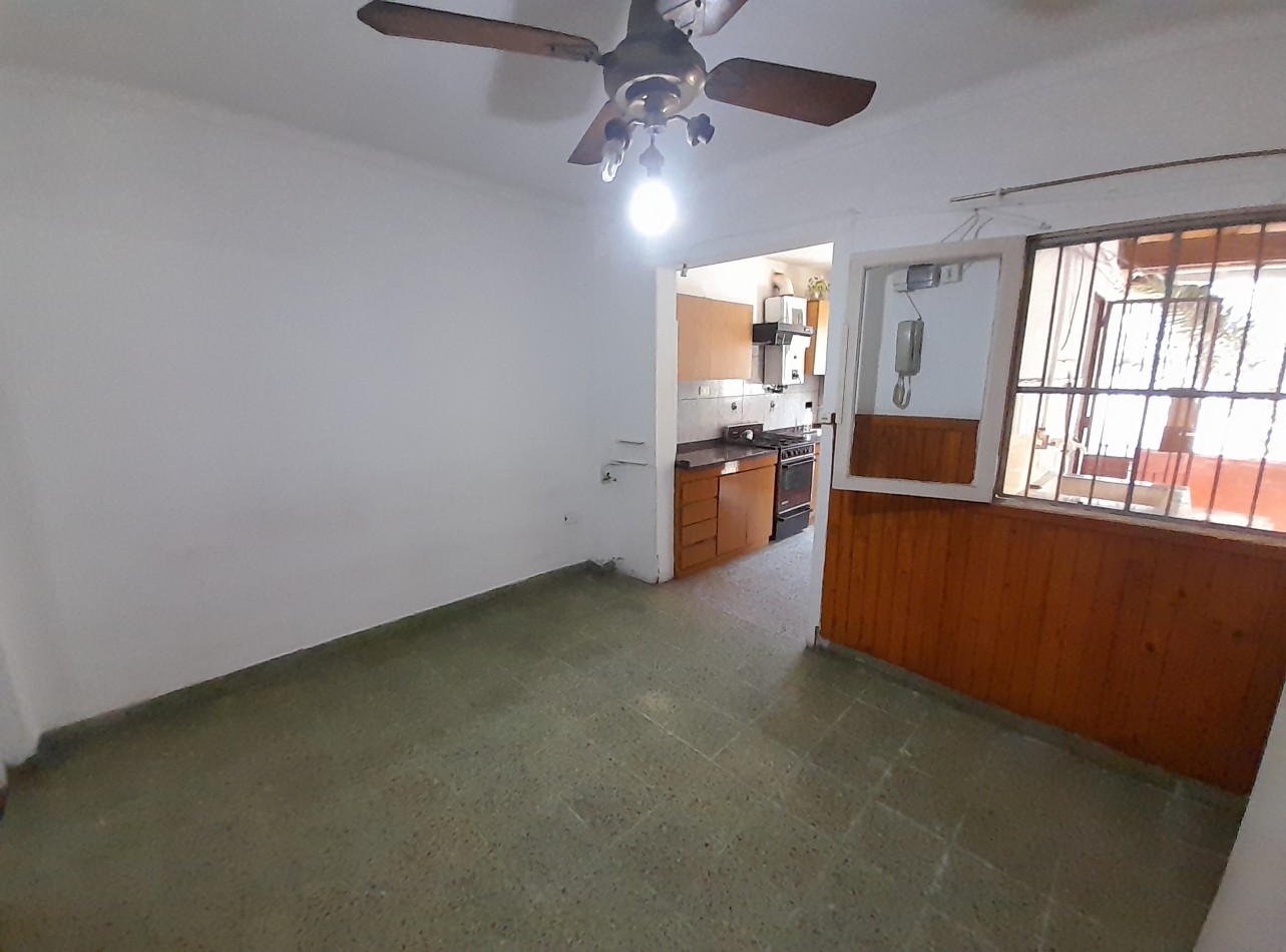 Casa Multifamiliar En 2 Plantas. Apto Profesional.