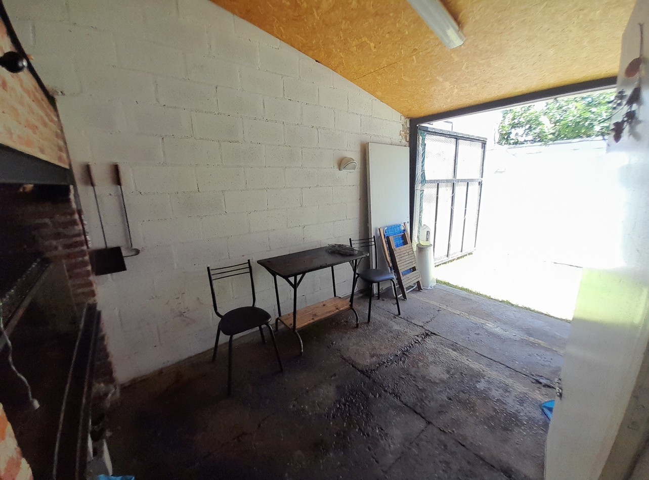 VENTA EN BLOCK. 4 UNIDADES DE 1, 2 Y 3 AMB. COCHERA, PATIO/JARDIN Y TERRAZA.