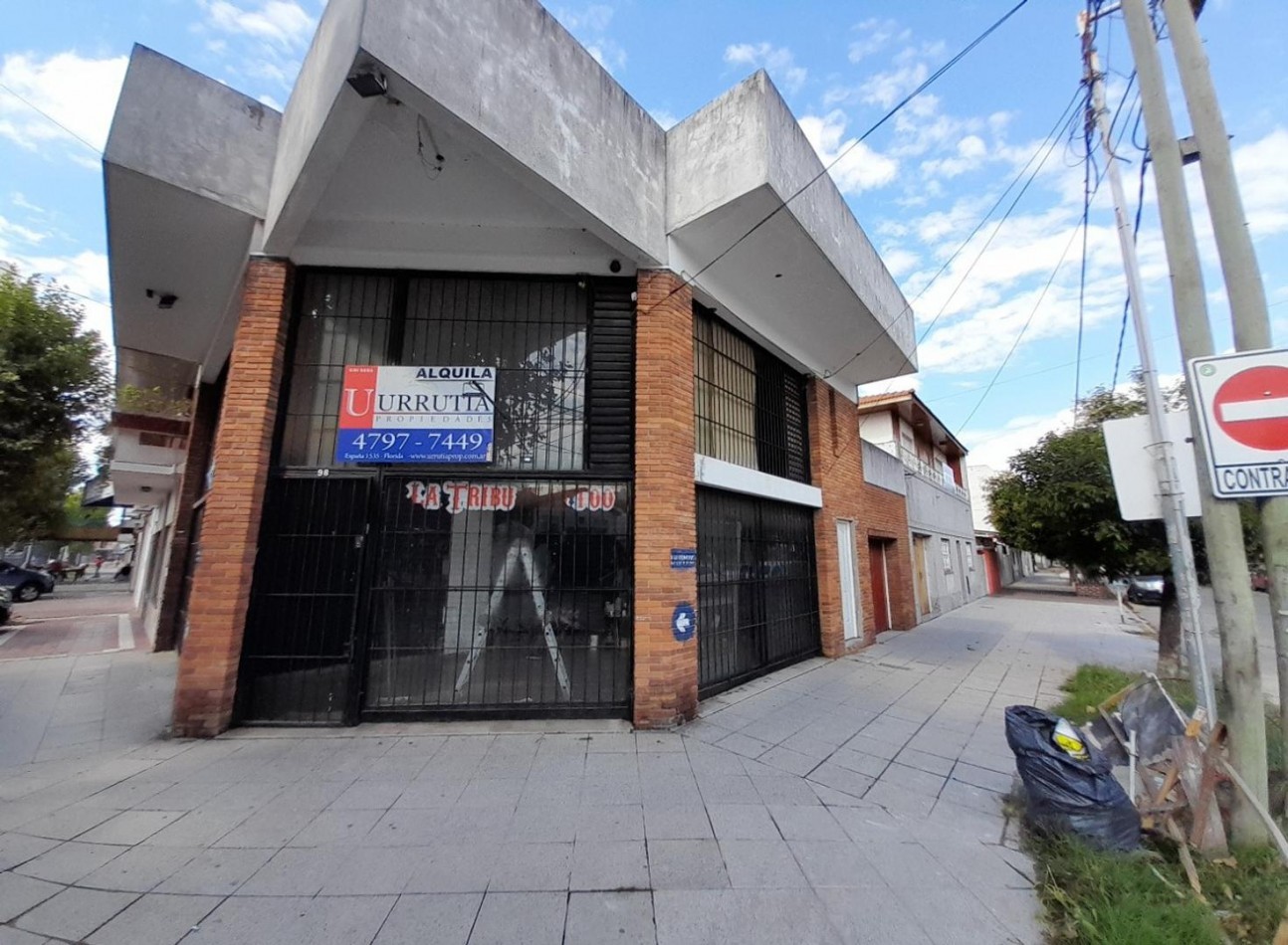 Local en esquina 2 plantas + espacio aereo. POSIBILIDADES DE AMPLIACION!