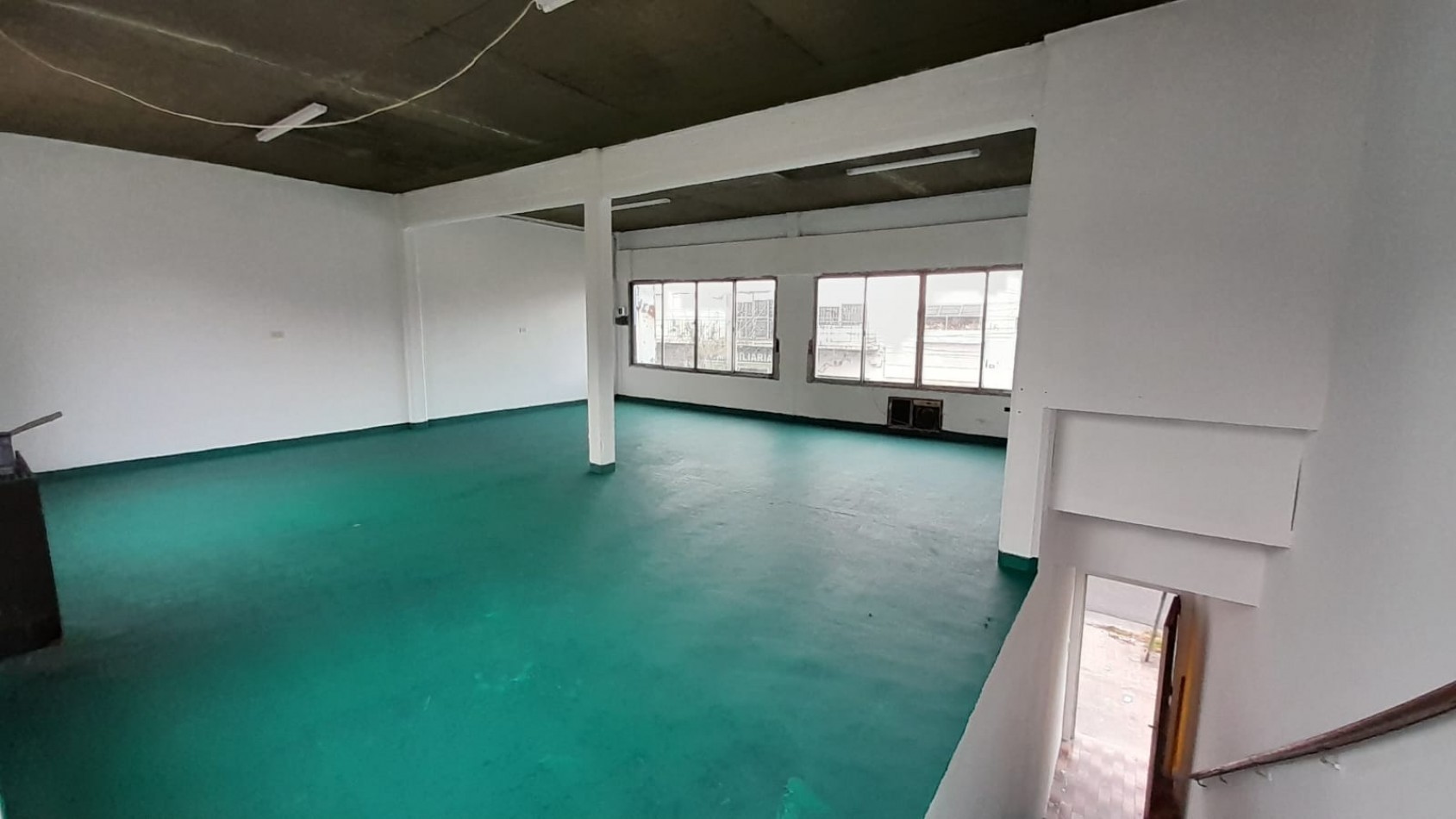 VENTA EN BLOCK. GALPON/DEPOSITO EN PA + 2 LOCALES/OFICINAS EN PB. A MTS DE AV. MITRE.
