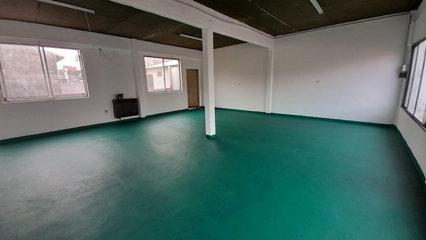 VENTA EN BLOCK. GALPON/DEPOSITO EN PA + 2 LOCALES/OFICINAS EN PB. A MTS DE AV. MITRE.