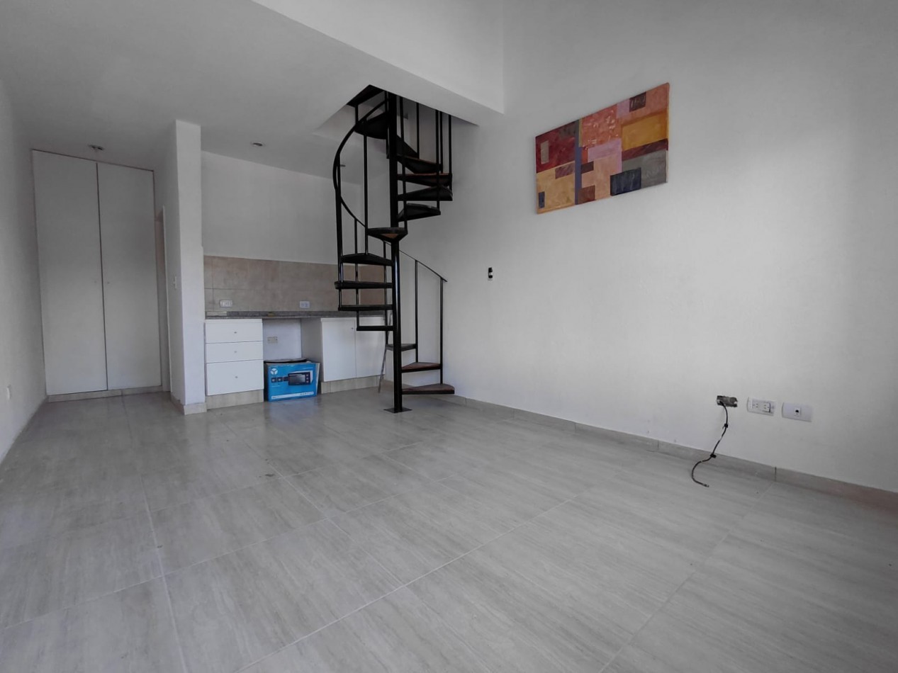 Oficina/Departamento tipo loft 2 ambientes al frente. APTO PROFESIONAL.