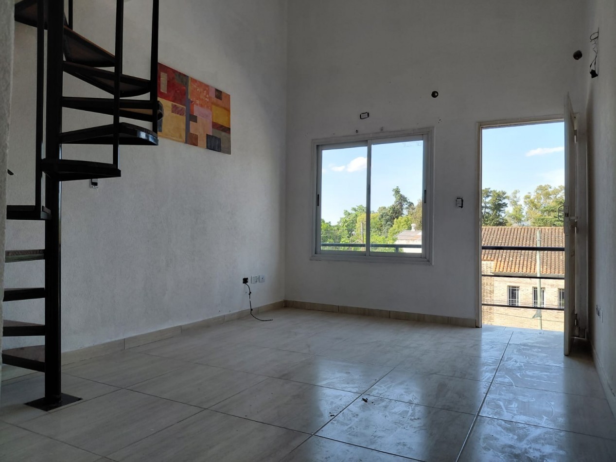 Oficina/Departamento tipo loft 2 ambientes al frente. APTO PROFESIONAL.