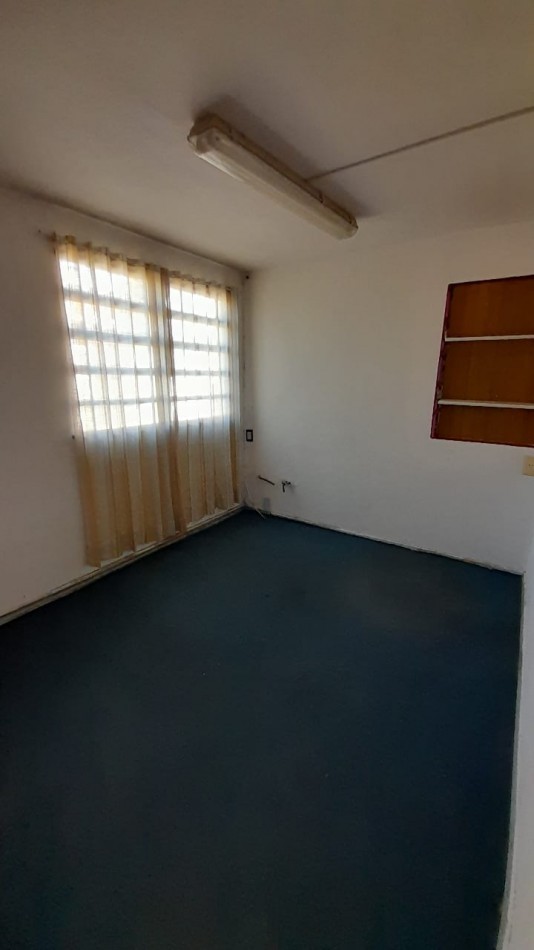 Deposito / Oficina / Galpon al fondo en alquiler