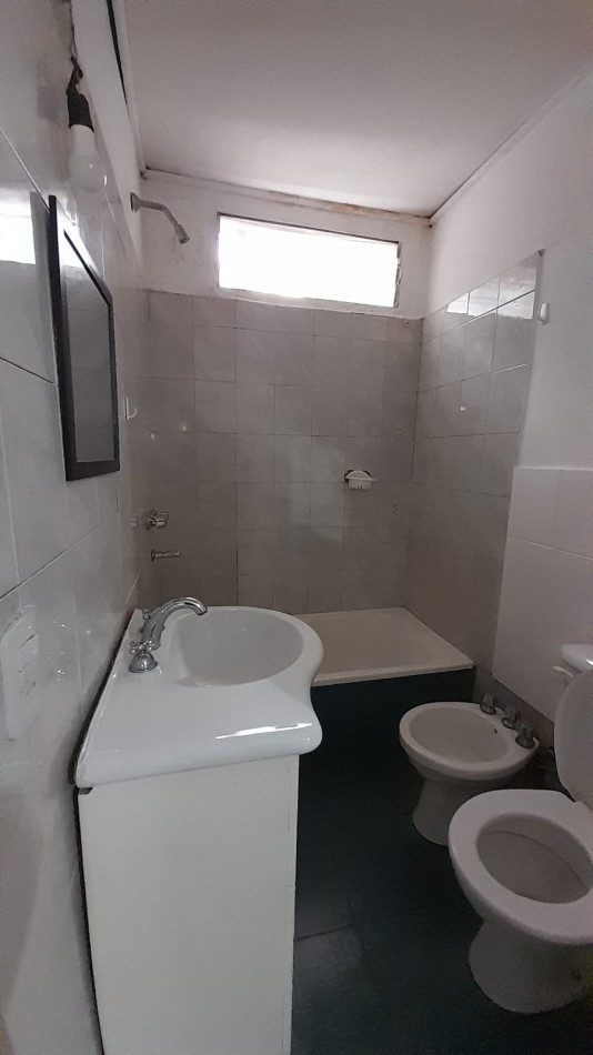 CONSULTORIO/OFICINA/PH PB AL FRENTE 2 AMB CON 2 PATIOS + DEPOSITO/COCHERAS.