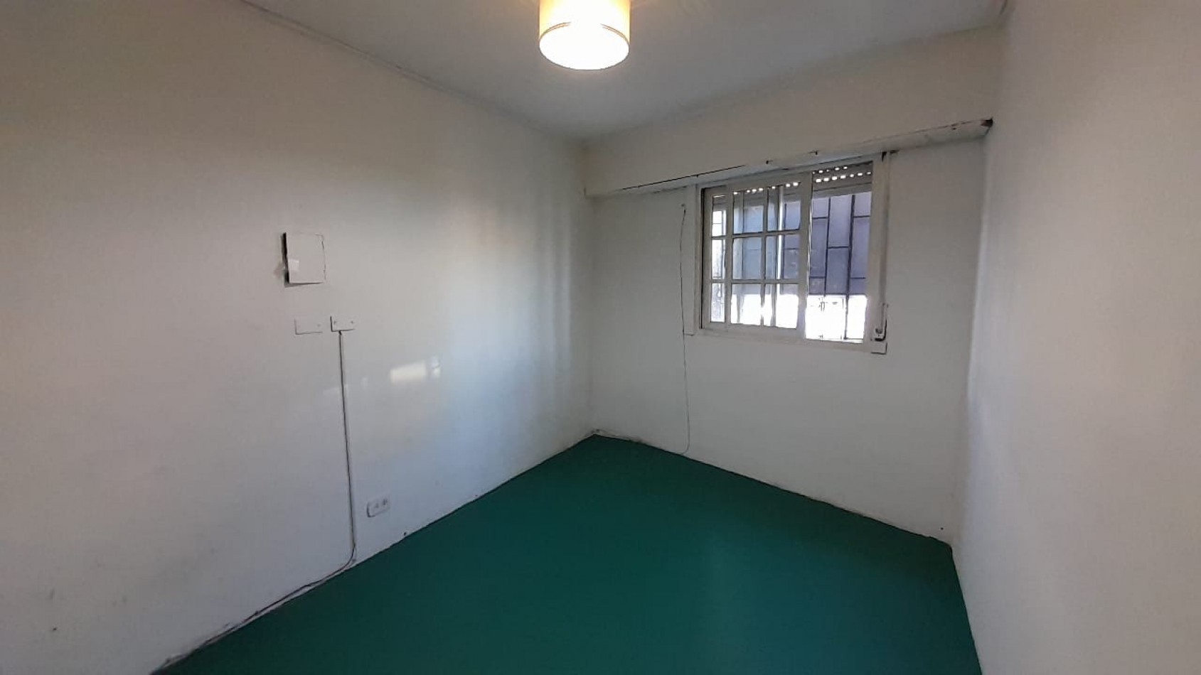 OFICINA 2 AMB C/2 PATIOS + DEPOSITO/COCHERAS.