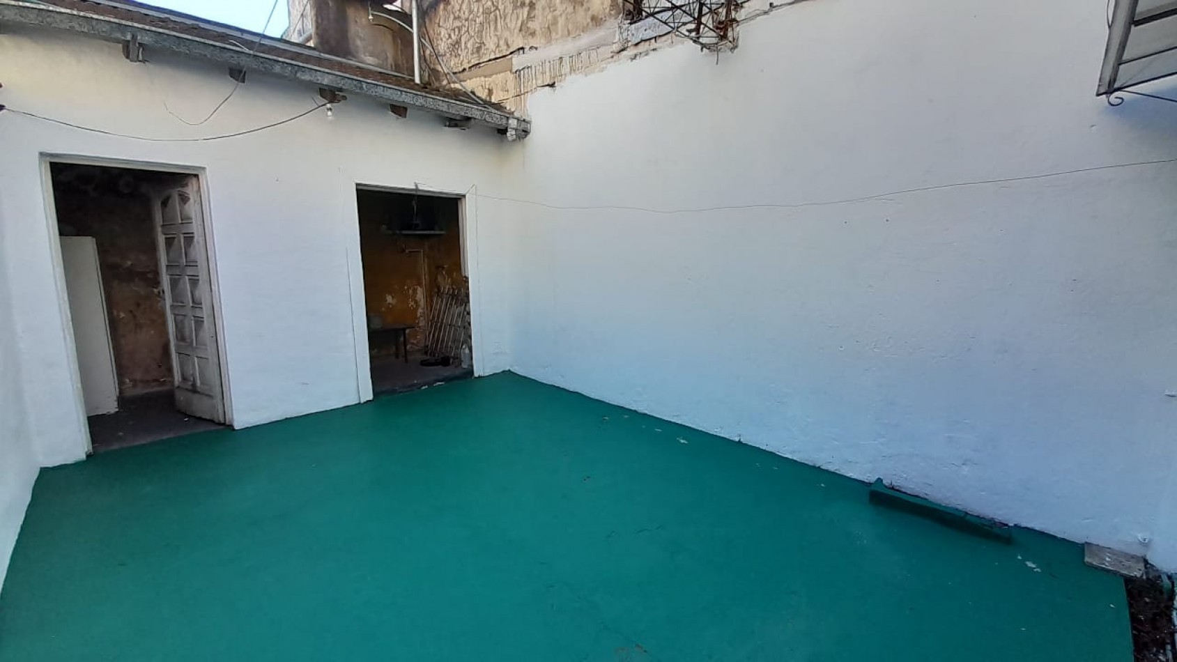 OFICINA 2 AMB C/2 PATIOS + DEPOSITO/COCHERAS.