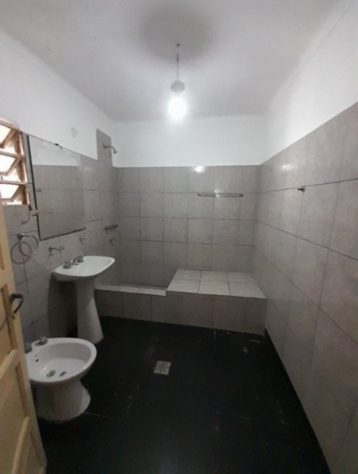 Casa Multifamiliar En 2 Plantas. Apto Profesional.