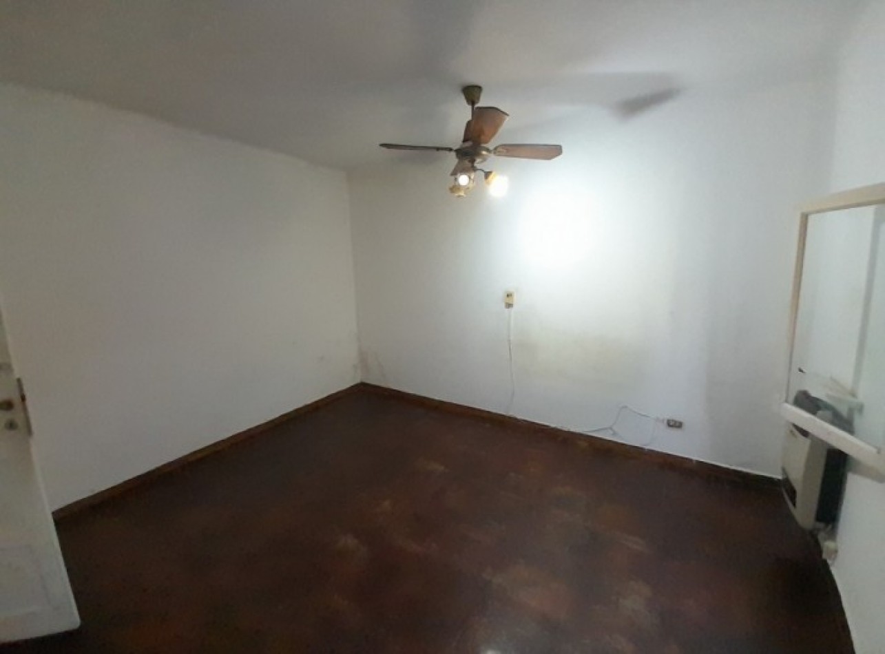 Casa Multifamiliar En 2 Plantas. Apto Profesional.