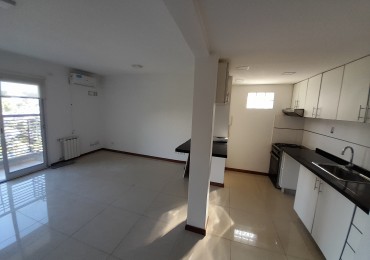 Espectacular departamento de 2 amb al frente en duplex c/2 balcones y cochera.