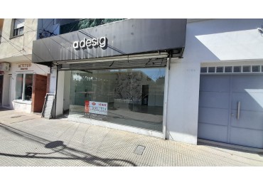 EXCELENTE LOCAL SOBRE CALLE IMPORTANTE EN CENTRO COMERCIAL!!!!!