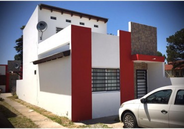 DUPLEX DE 3 AMB CON PATIO Y COCHERA. IMPECABLE ESTADO.