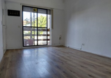 DPTO 2 AMB MAS ESCRITORIO CON 2 BALCONES. BAJAS EXPENSAS!!!!CERCANO A AVENIDA