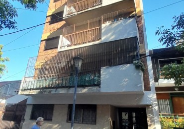 DEPTO 1 AMB LATERAL. EXCELENTE UBICACION. IDEAL INVERSOR. POSIBLE FINANCIACION.