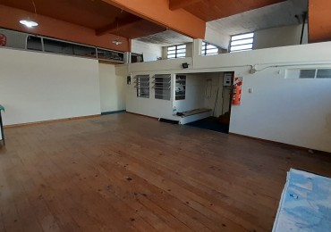 Oficina / Galpon / Deposito al fondo en alquiler