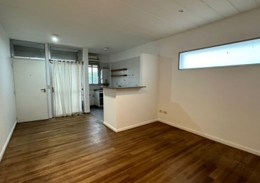 Departamento en Alquiler. Inmejorable ubicacion. Con balcon y cochera