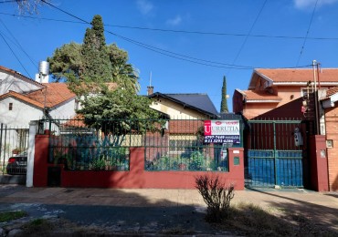 CASA 6 AMB + DEPEND S/GRAN LOTE EN ZONA RESIDENCIAL. INMEJORABLE UBICACION