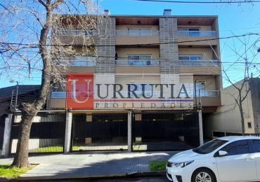 DEPTO 2 AMB CON BALCON, PARRILLA Y COCHERA CUBIERTA.