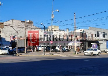 VENTA EN BLOCK. 2 locales comerciales + depto/oficina 3 amb.