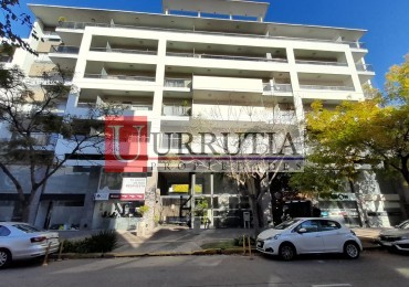 COCHERA CUBIERTA EN ZONA COMERCIAL DE FLORIDA!!