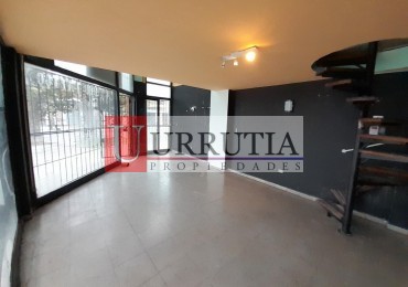 Consultorio/Oficina/Local en esquina 2 plantas + espacio aereo. POSIBILIDADES DE AMPLIACION!