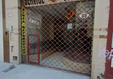 EXCELENTE OFICINA/LOCAL SOBRE CALLE IMPORTANTE EN CENTRO COMERCIAL!!!!!